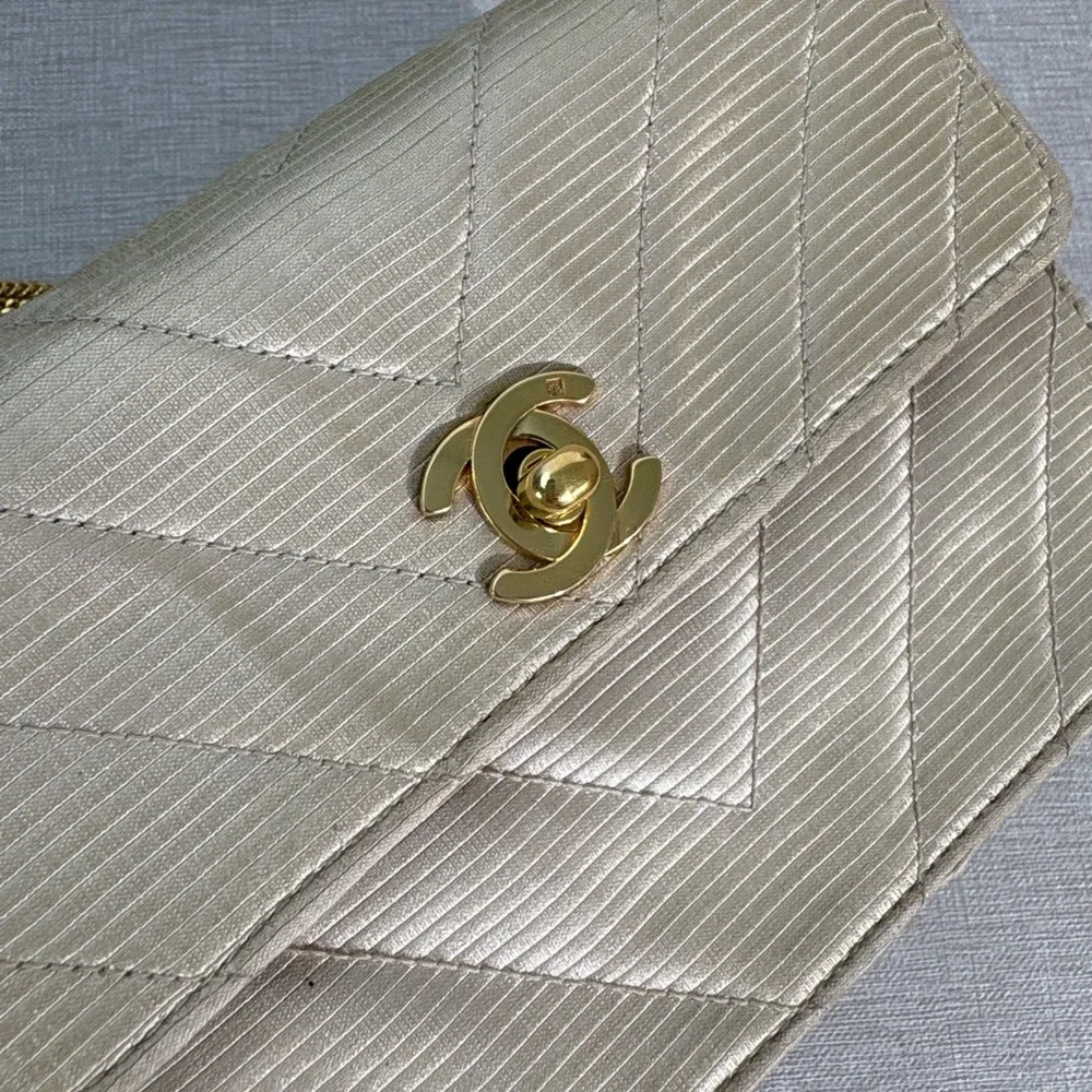 CHANEL Ivory Chevron Leather Mini Flap Bag GHW - Picture 11 of 17